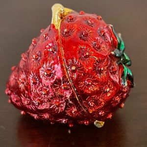 Vintage Phelan Dallas by Florenza strawberry-shaped trinket box/pill case